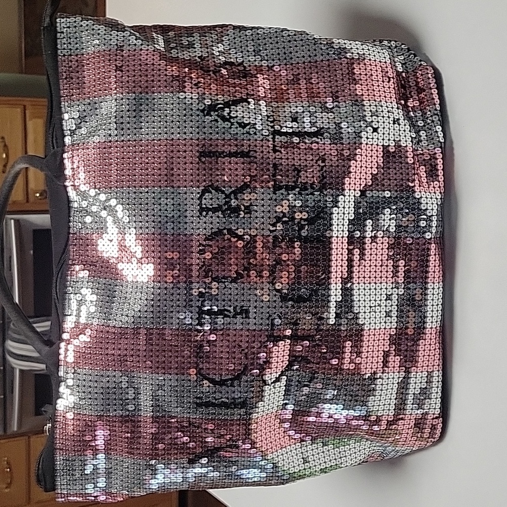 Victoria Secret Seauin Tote bag ll weekender with zipper closure